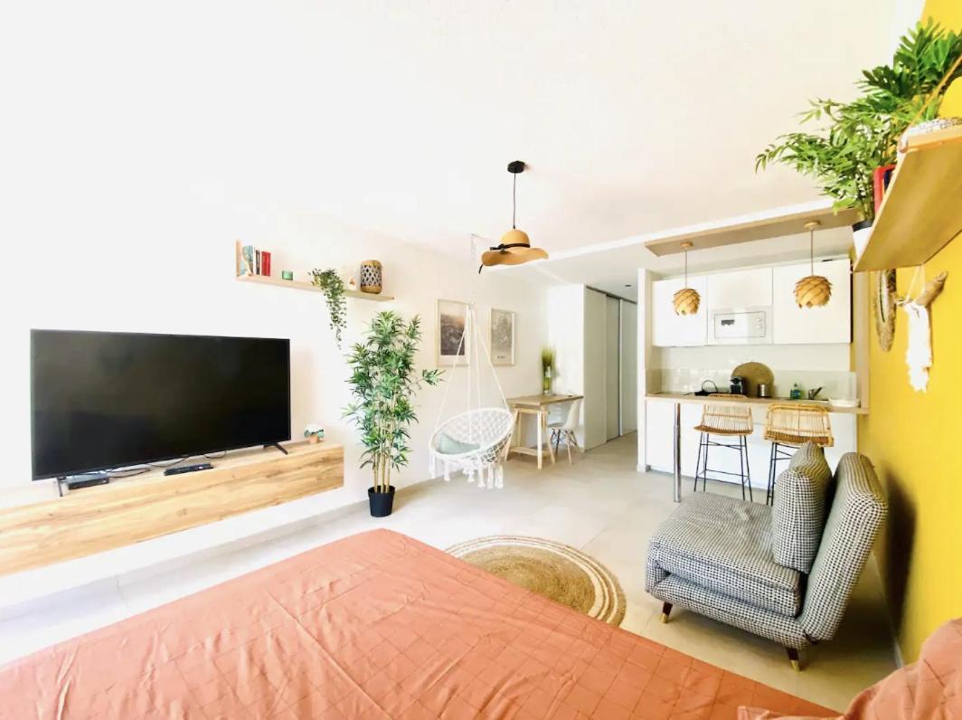 Studio Terrasse & Parking Gratuit En Residence Nimes Exterior foto