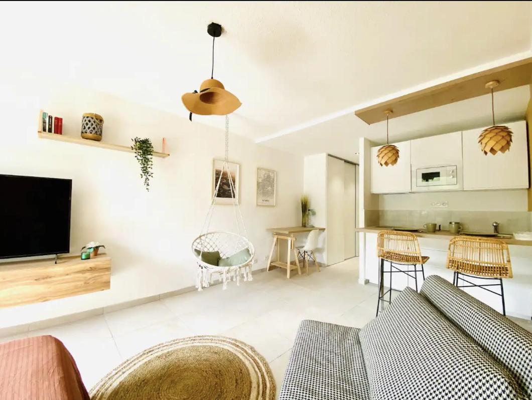 Studio Terrasse & Parking Gratuit En Residence Nimes Exterior foto